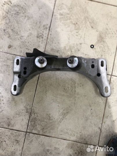 Крепление траверса АКПП Bmw 5 E39