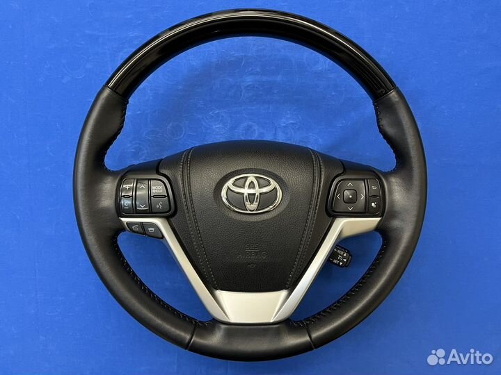Оригинальный руль с косточкой Toyota Highlander 50