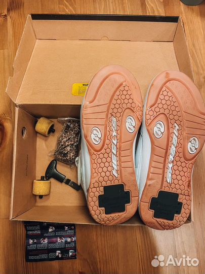 Роликовые кроссовки Heelys. 7US/6UK/39EUR/25см