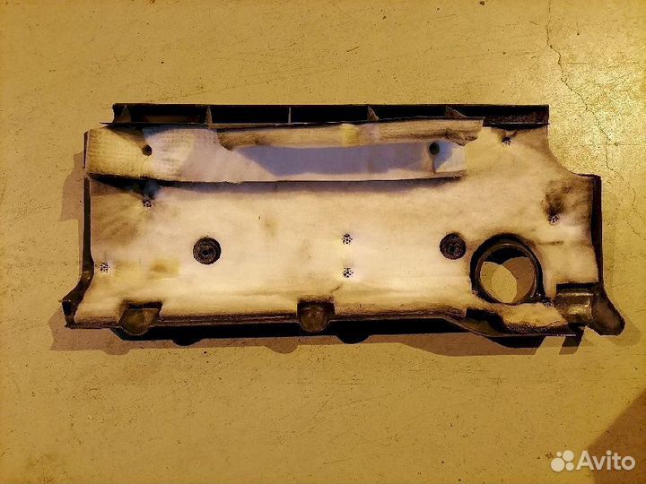 Декоративная крышка двс 12601-28130 Toyota Camry C