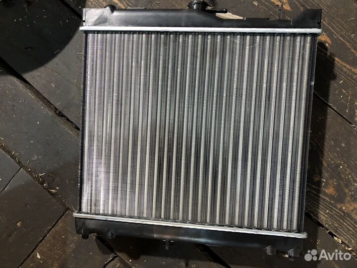 Радиатор охлаждения двигателя Suzuki Jimny II