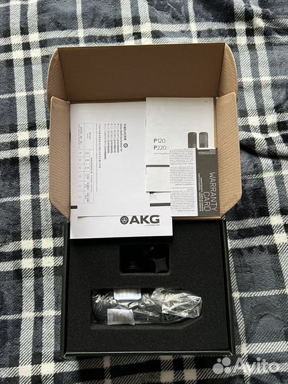 AKG P120
