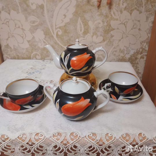 Чайник Дулево.Тюльпан на черном