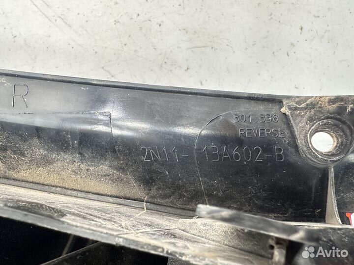 Фонарь задний правый до 2005 Ford Fusion дефект