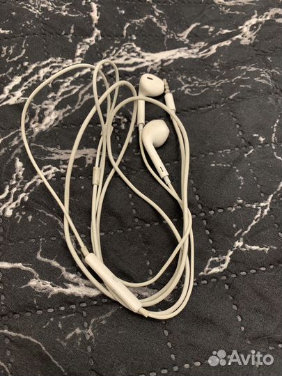 Проводные наушники