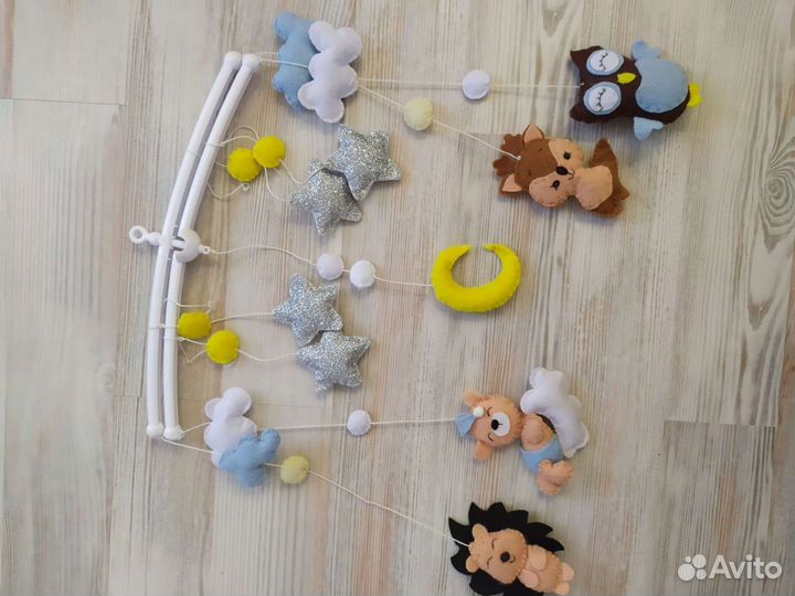 Мобиль на кроватку из фетра
