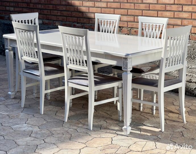 Стулья и стол
