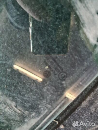 Стекло двери переднее правое Volkswagen Touran 1