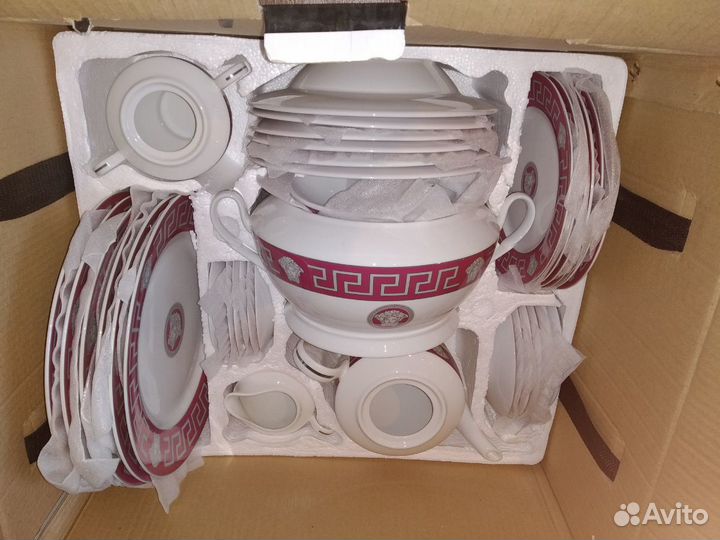 Сервиз чайный, обеденный.фарфоровый