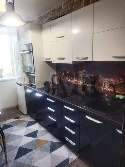 2-к. квартира, 52 м², 2/5 эт.