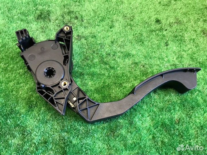 Педаль акселератора Renault Sandero