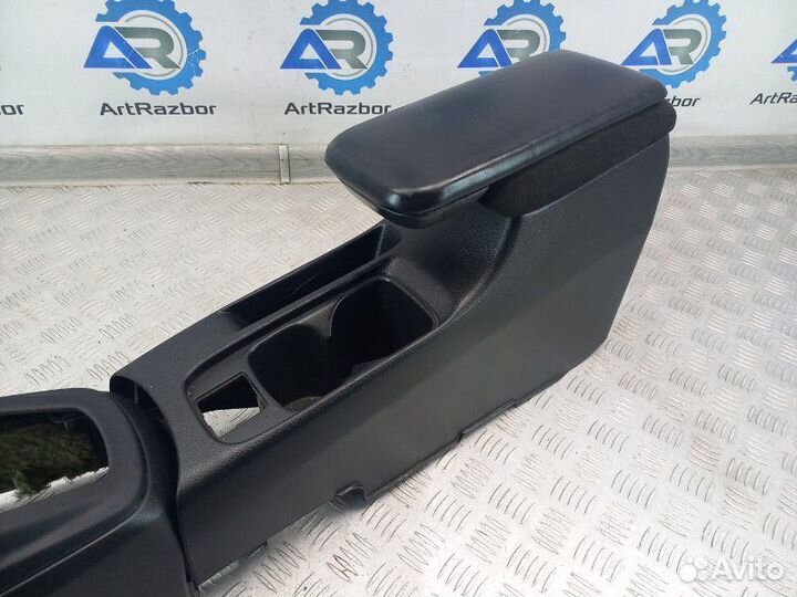 Подлокотник с консолью Mitsubishi Lancer 9 CS 4G18