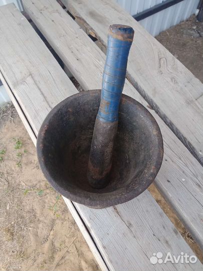 Старинная ступка с пестиком