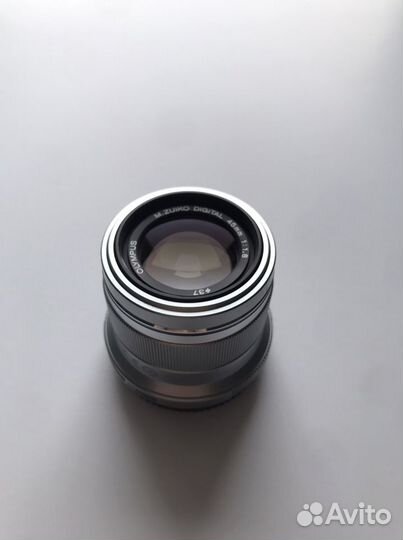 Объектив Olympus M.Zuiko Digital ED 45mm F1.8