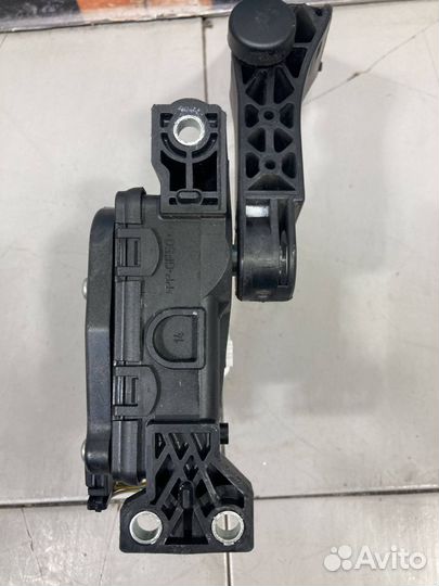 Педаль газа Volkswagen Touareg 1 7L