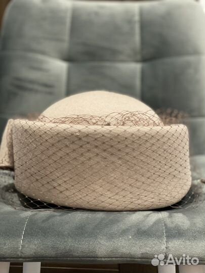 Шляпка женская с вуалью бежевая