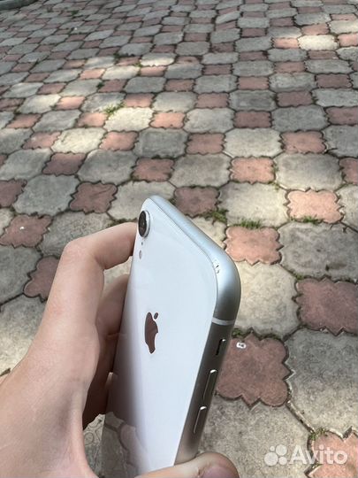iPhone Xr, 64 ГБ