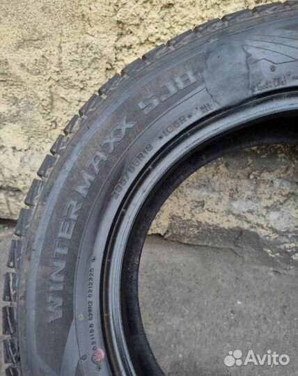 Dunlop Winter Maxx SJ8 235/65 R18 106R