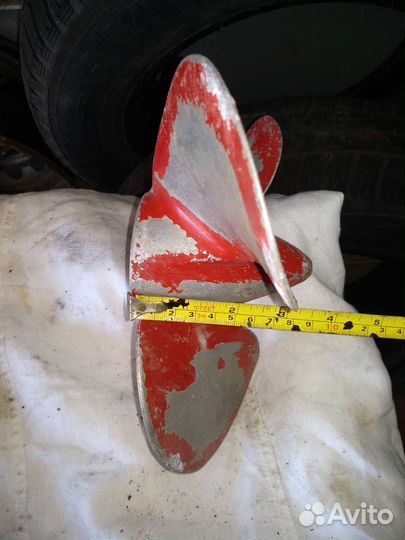 Винт лодочного мотора