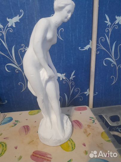 Статуэтка купальщица