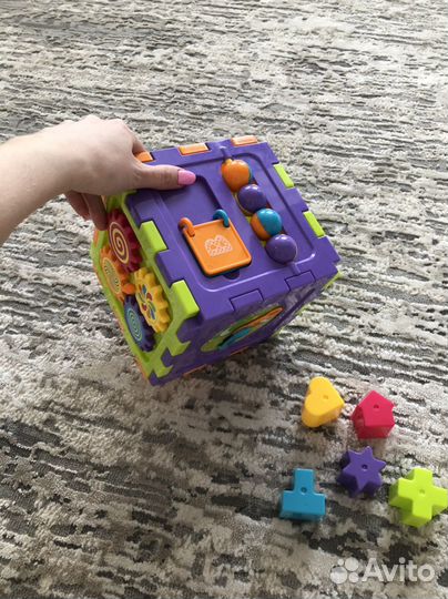 Развивающий кубик сортер