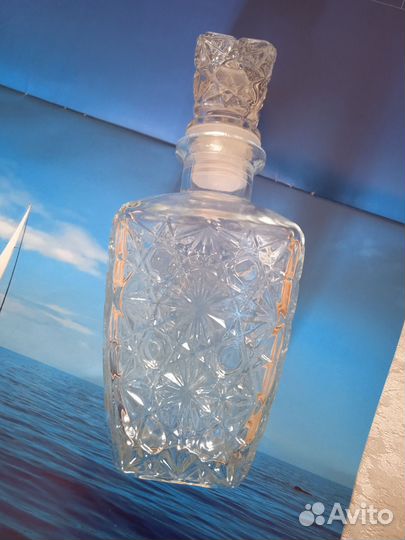 Графин невысокий