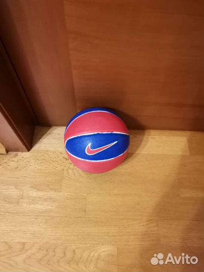 Баскетбольный мяч Nike с автографом