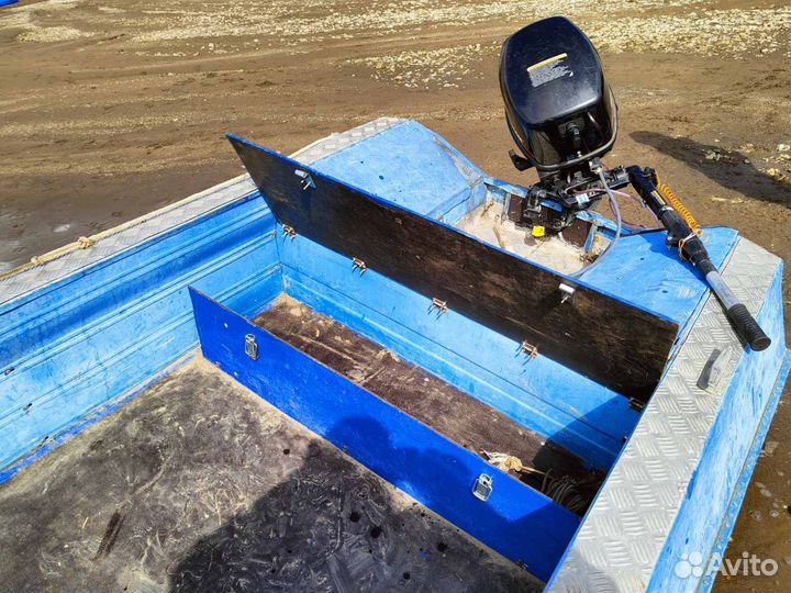 Лодка с мотором