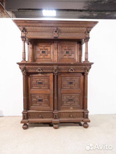Антикварный шкаф с гранёными филёнками 1850-х гг