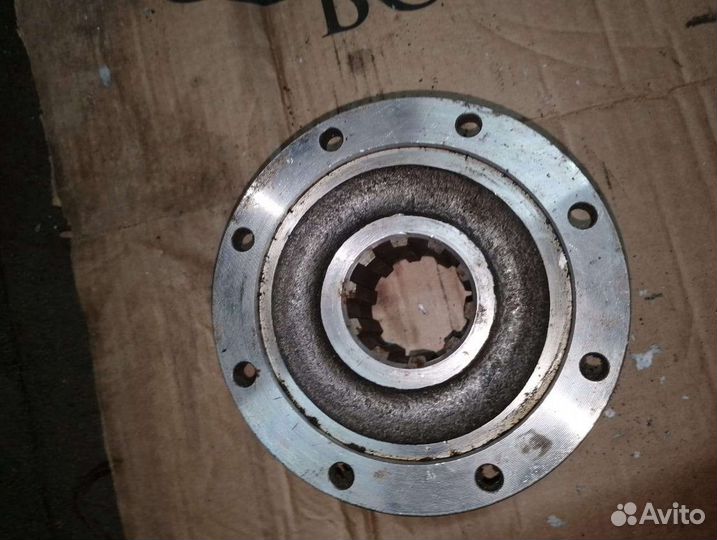 Фланец крепления карданного вала к вторичному валу