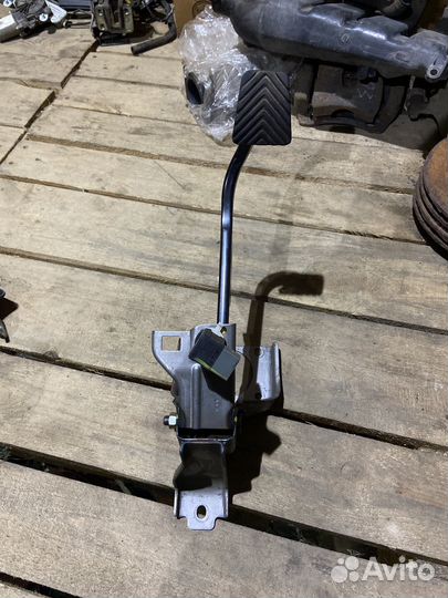 328001R100 Педаль тормоза Kia RIO 3