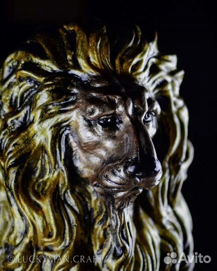 Бронзовый лев