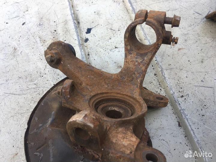 Кулак поворотный передний левый Хонда Лого