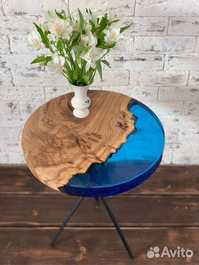 Кофейный столик из карагача и эпоксидной смолы