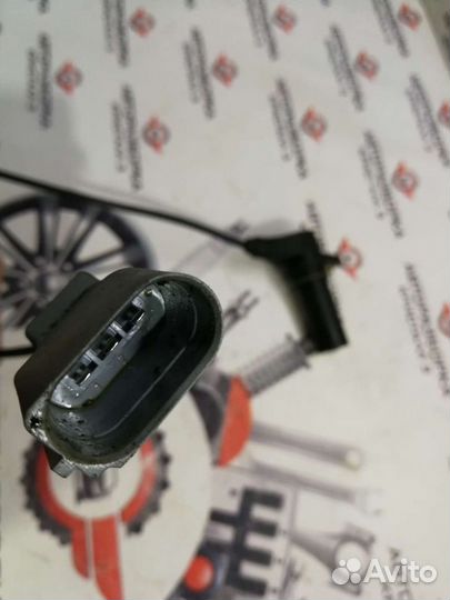 Датчик положения коленвала 038907319E