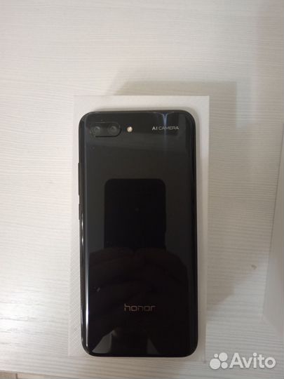 HONOR 10, 4/64 ГБ