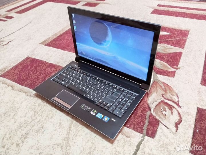 Мощный ноутбук (2видиокарты, ssd, 6gb, i3)