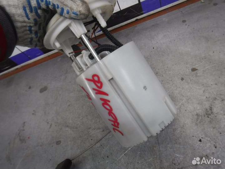 Насос топливный Renault Fluence K4M 2011