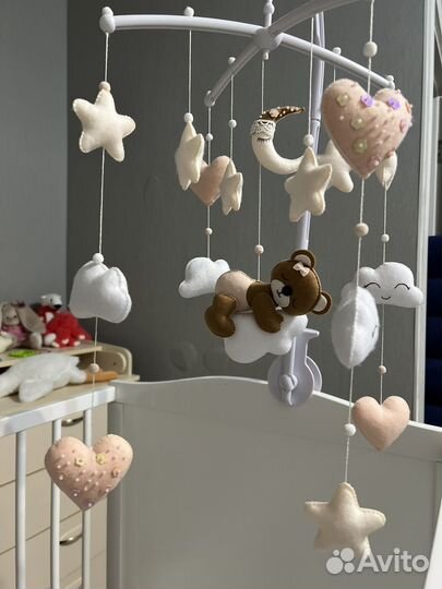 Музыкальный мобиль на кроватку