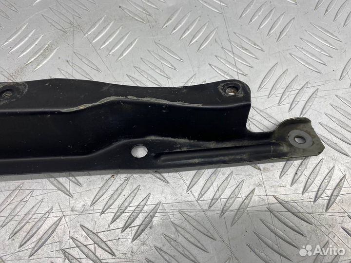 Б/У планка телевизора передний Toyota Town Ace