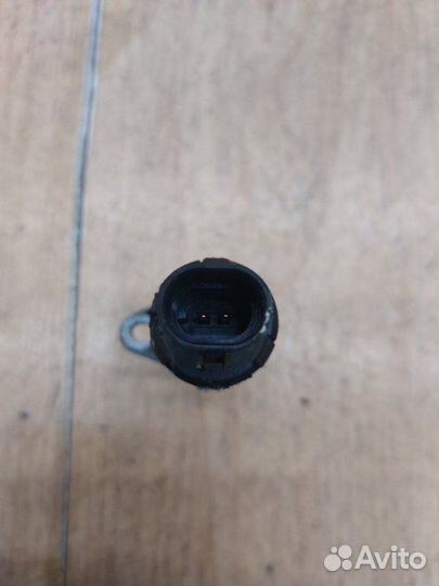 Клапан фазорегулятора Opel Zafira B Z16XER 2008