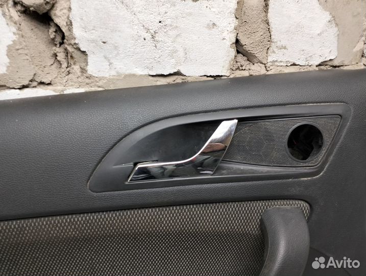 Обшивка двери передней Skoda Yeti