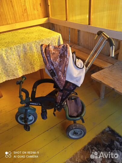 Велосипед трёхколёсный с ручкой