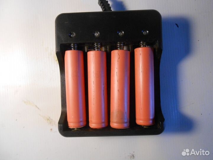 Зарядное устройство HD-077B для 18650