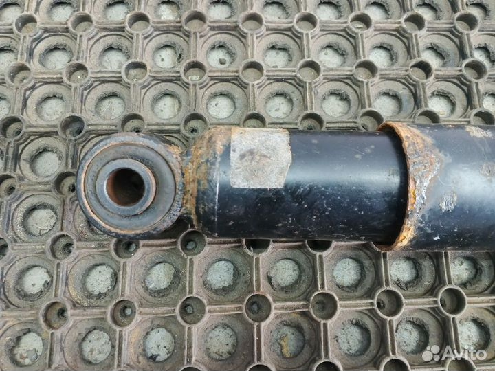 Амортизатор передний