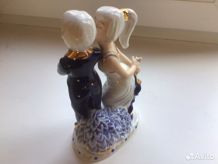 Статуэтка фарфор