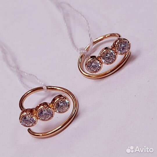 Золотые серьги с камнем