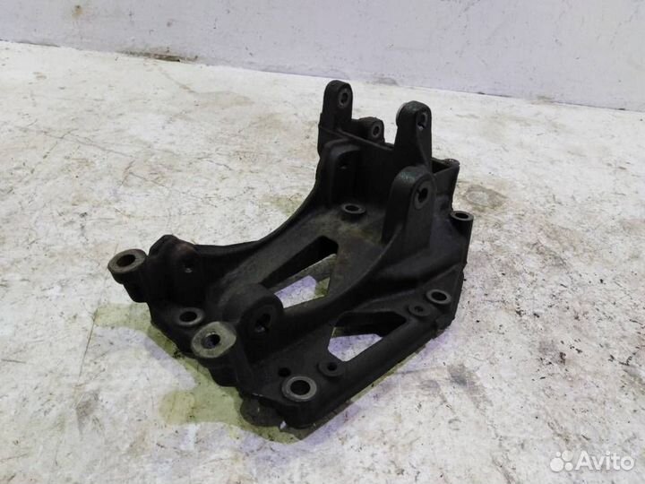 Кронштейн генератора Пежо