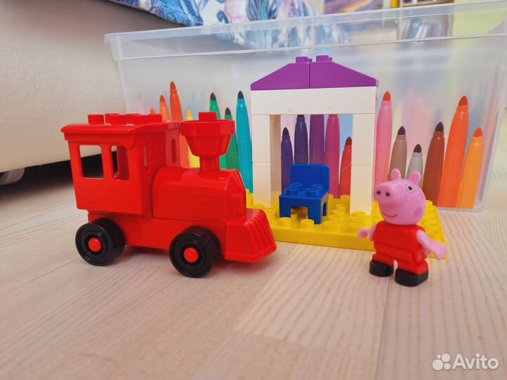 Конструктор Свинка Пеппа паровоз станция