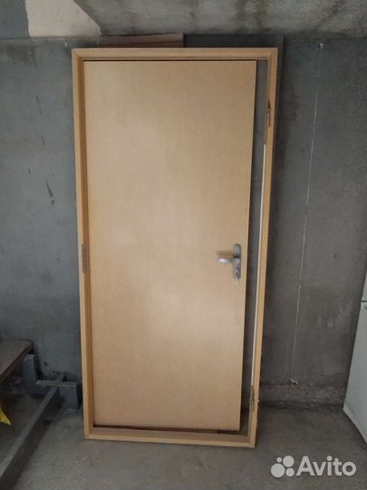 Дверь бу входная